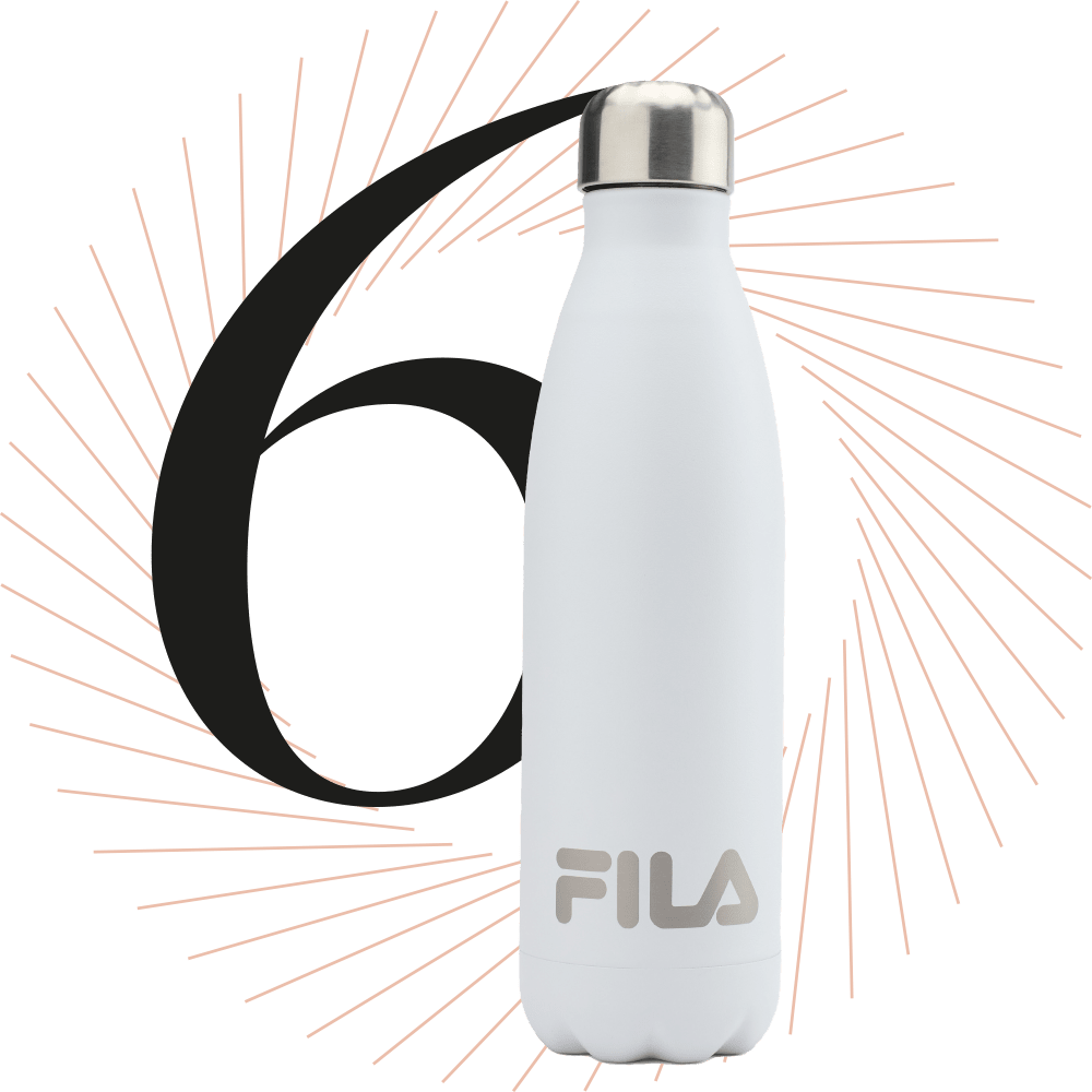 Milchige Wasserflasche der Marke FILA, schwarze Ziffer 6 im Bild