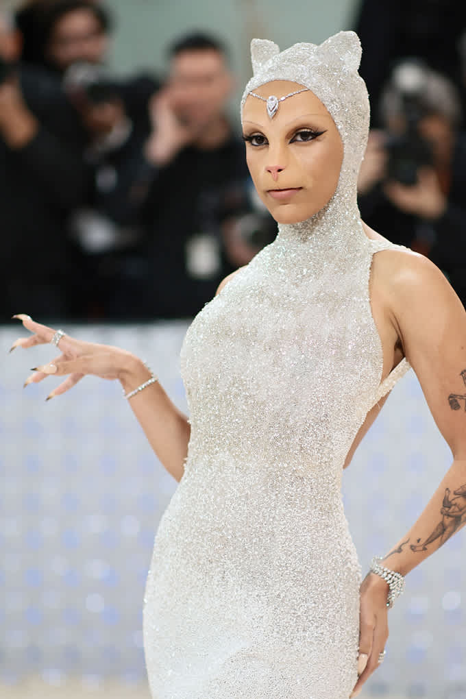 Sängerin Doja Cat in Katzenoutfit auf der Met Gala