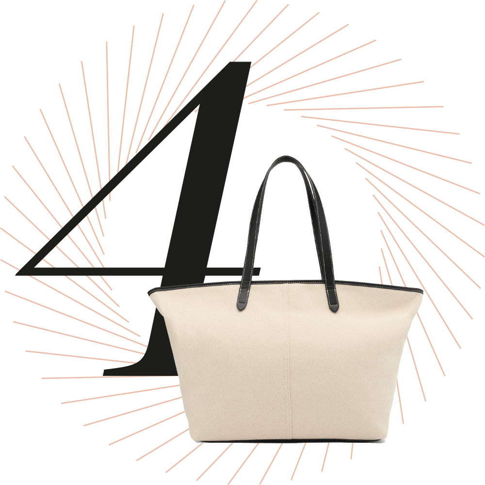 eine beige Shopper-Tasche, eine schwarze Ziffer 4 im Hintergrund 