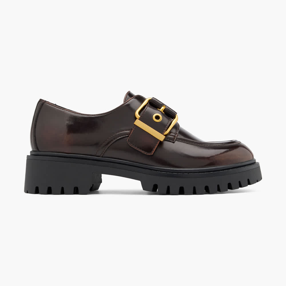 Schwarzer Lack-Loafer mit dicker Sohle und goldener Schnalle