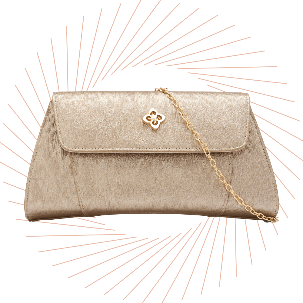 Beige Handtasche mit Logo auf der Front und eleganter Goldkette