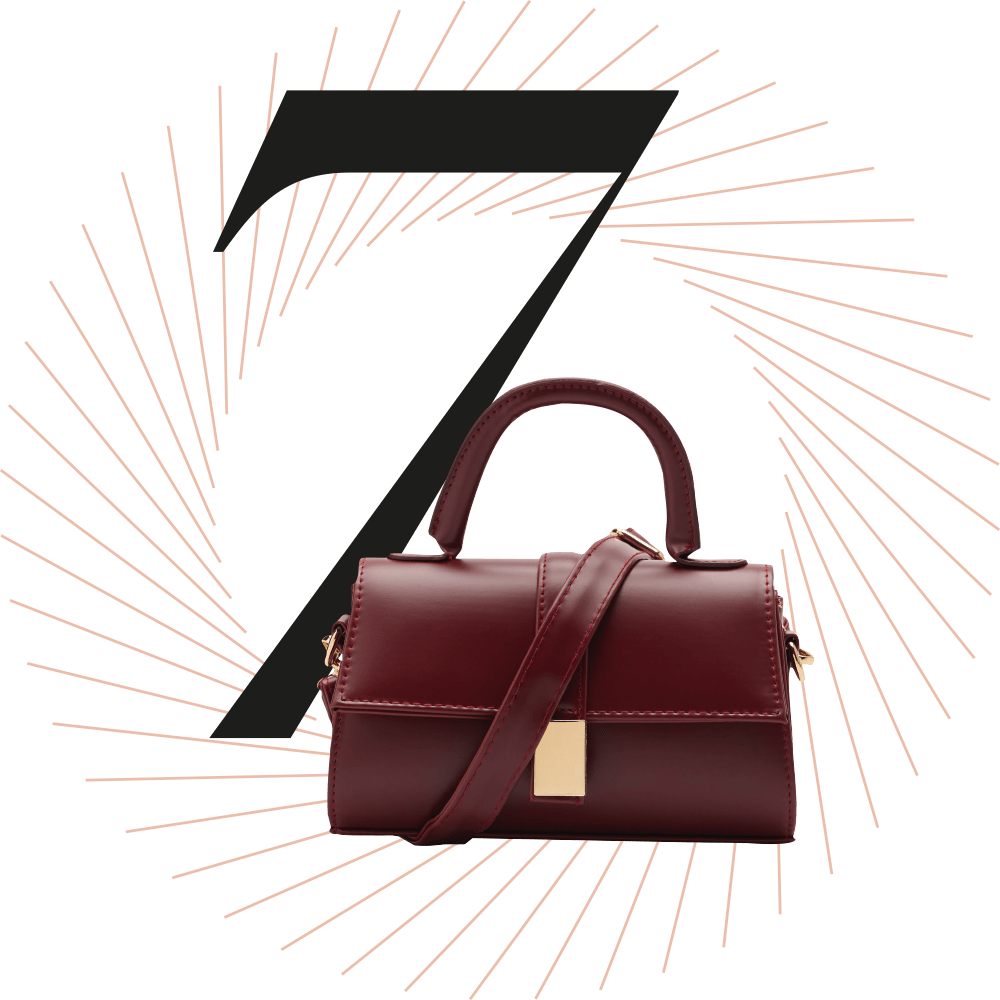 Braunrote Handtasche mit goldener Schnalle, schwarze Ziffer 7 im Hintergrund
