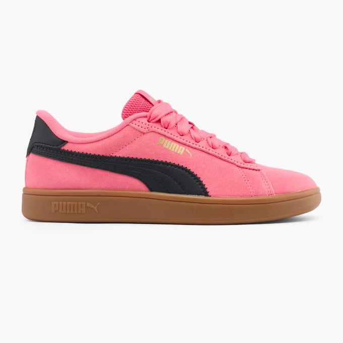 Pinker Puma Sneaker mit schwarzem Streifen und brauner Sohle, weißer Hintergrund