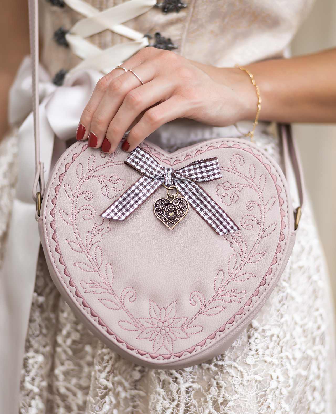 Rosa Herztasche im Wiesn-Style