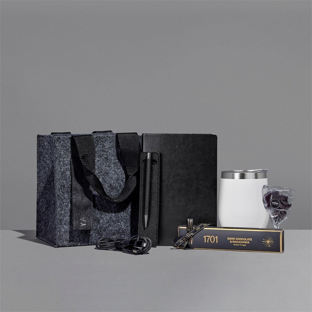 Class & Charm Hamper - Image 687e2003b8ab415cca234389