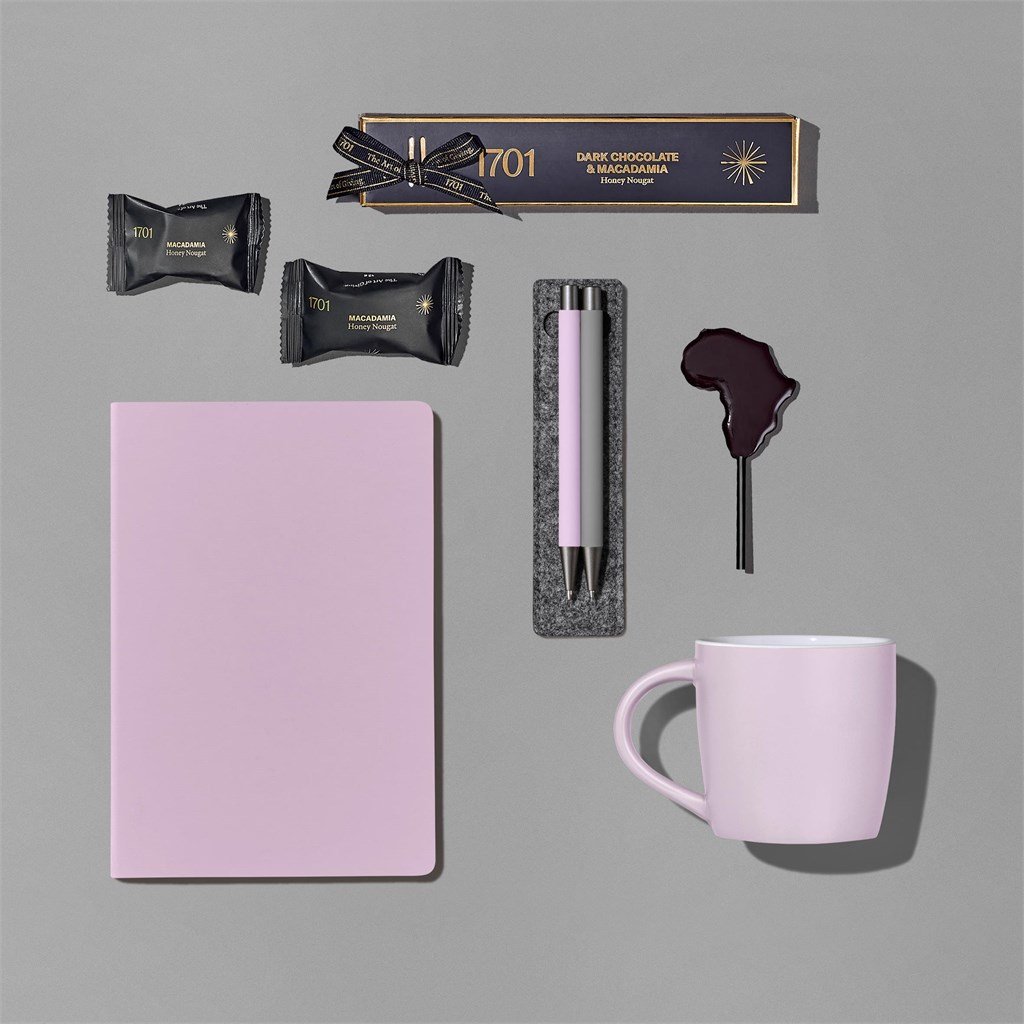 Vogue Vibes Hamper - Image 690af3ab50f0e40ebb0fbc66