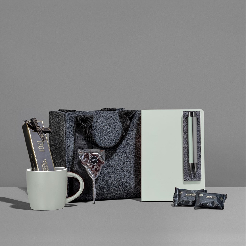 Vogue Vibes Hamper - Image 690af3ab50f0e40ebb0fbc6c