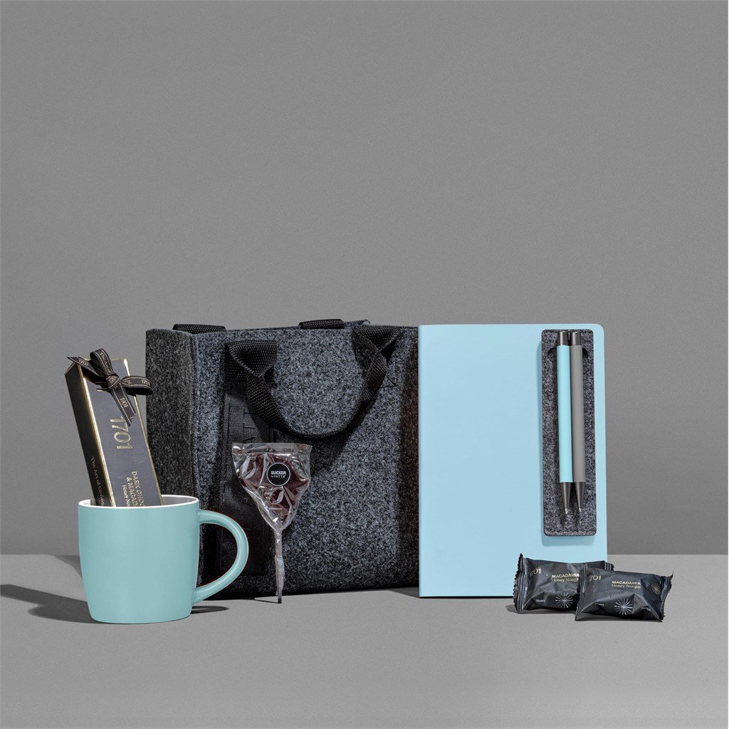 Vogue Vibes Hamper - Image 690af3ab50f0e40ebb0fbc69