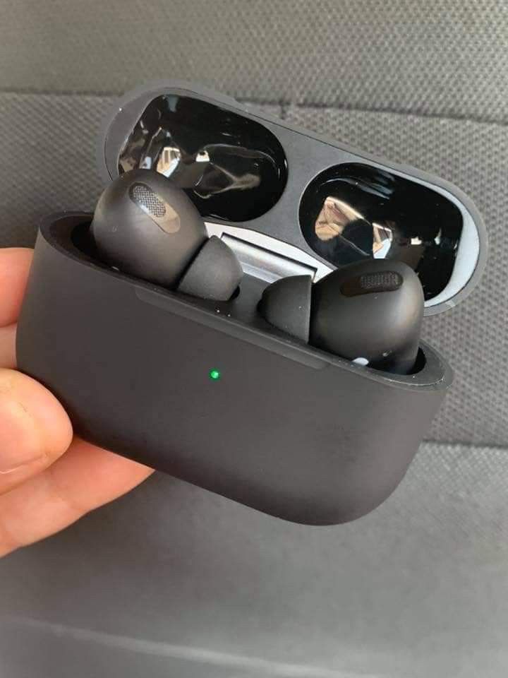 Black Airpod