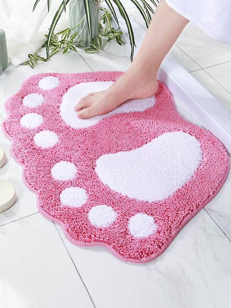 Toe shaped foot mat