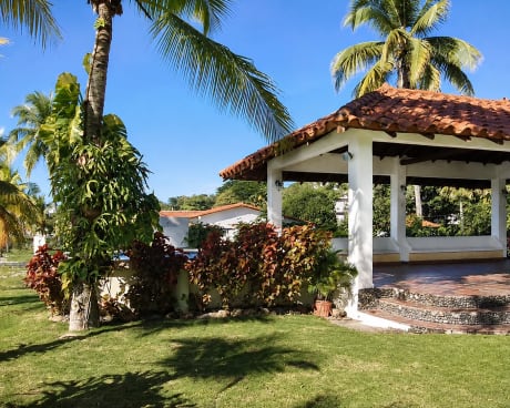 BEACHFRONT HOUSE IN PLAYA BLANCA, FARALLÓN | $4,000 PER MONTH