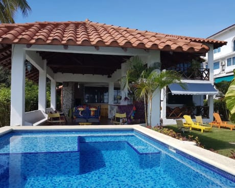 BEACHFRONT HOUSE IN PLAYA BLANCA, FARALLÓN | $4,000 PER MONTH