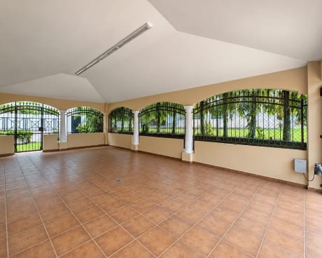 Casa en venta en Albrook con piscina y 4 recámaras