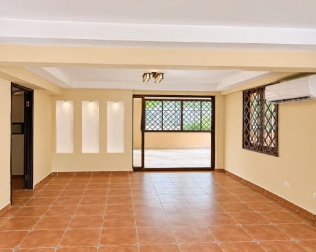 Casa en venta en Albrook con piscina y 4 recámaras