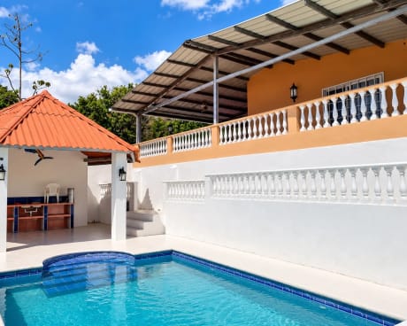 Casa de 3 habitaciones en Costa Esmeralda en alquiler con piscina privada