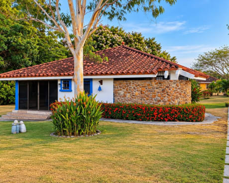 Casa en Club Ecuestre Coronado de 3 habitaciones con piscina privada
