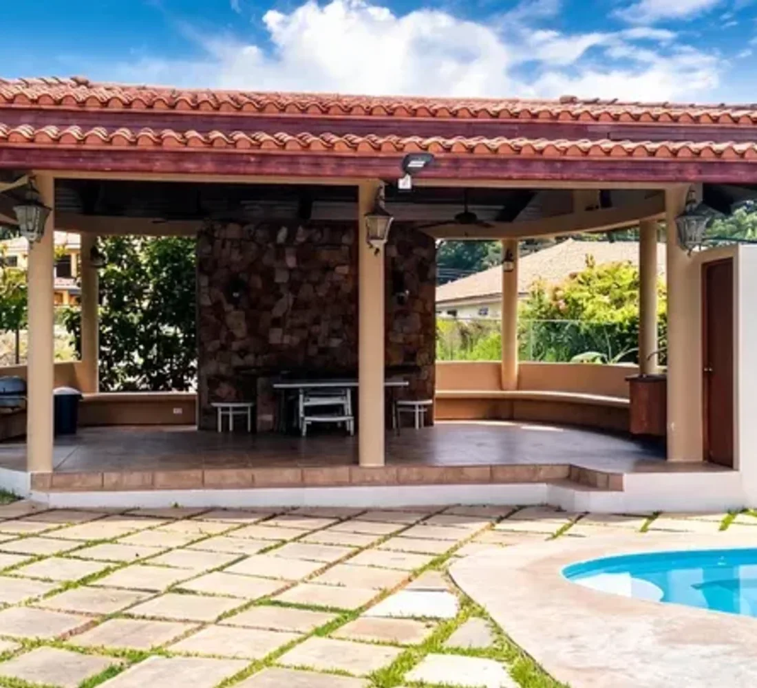 Alquiler Vacacional Coronado | Casa con Piscina y Gran Jardín — 1