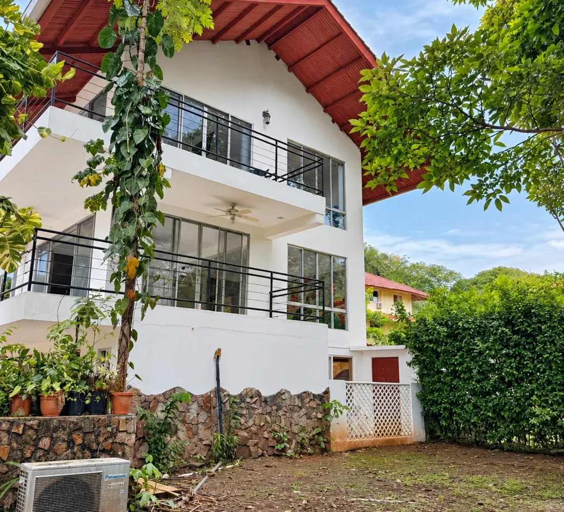 4-Bedroom House in Albrook — 1