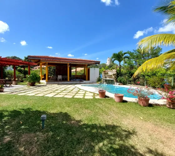 Alquiler Vacacional Coronado | Casa con Piscina y Gran Jardín — 5