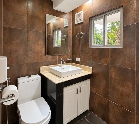 4-Bedroom House in Albrook — 5