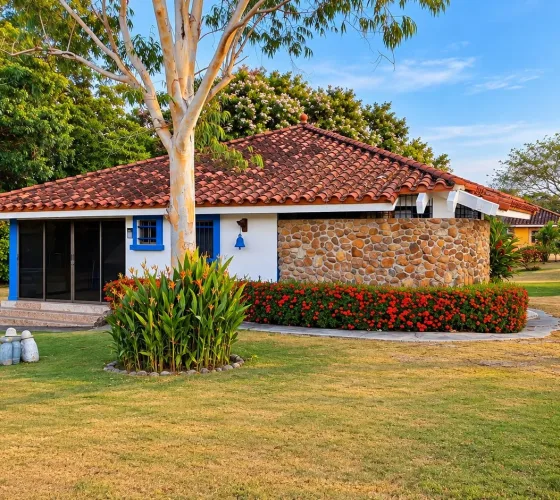 Casa en Club Ecuestre Coronado de 3 habitaciones con piscina privada — 2