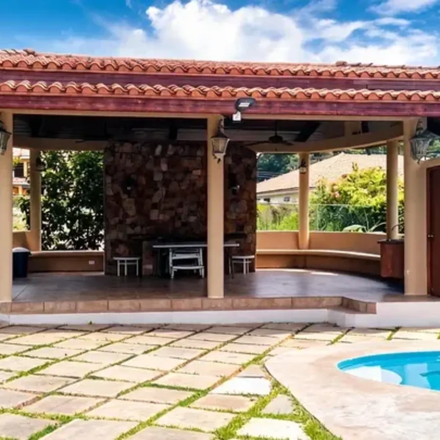 Alquiler Vacacional Coronado | Casa con Piscina y Gran Jardín — 1