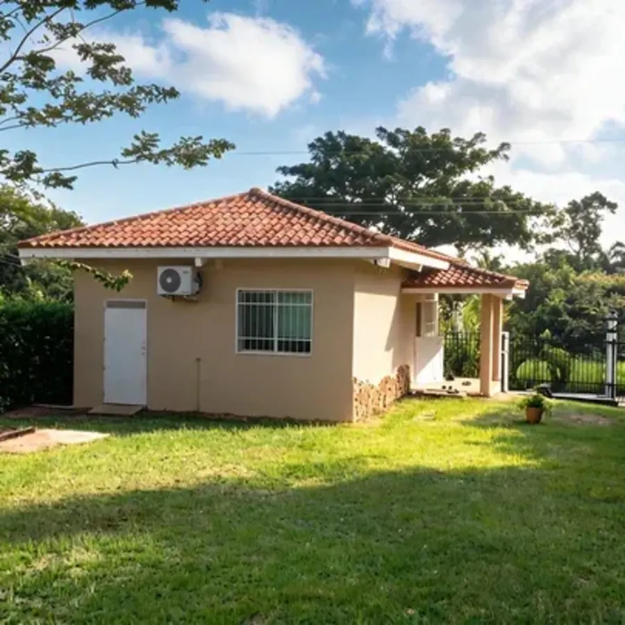Alquiler Vacacional Coronado | Casa con Piscina y Gran Jardín — 4