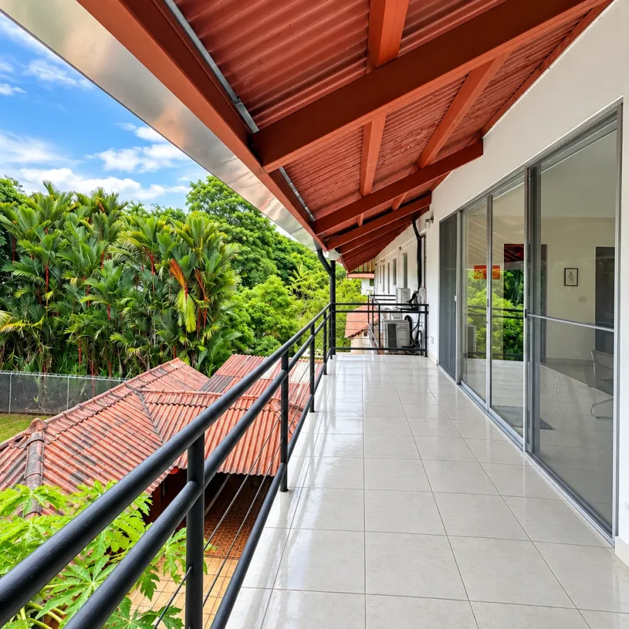 4-Bedroom House in Albrook — 3