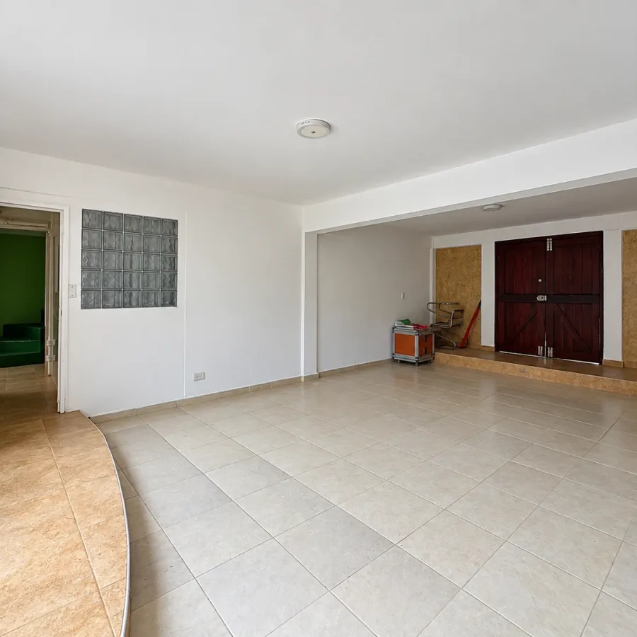 4-Bedroom House in Albrook — 4