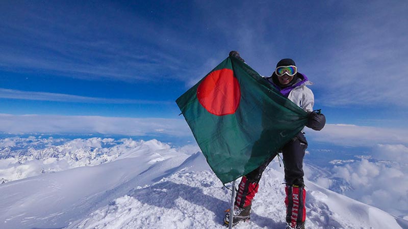 মাউন্ট এভারেস্ট চূড়ায় ওয়াসফিয়া নাজরীন