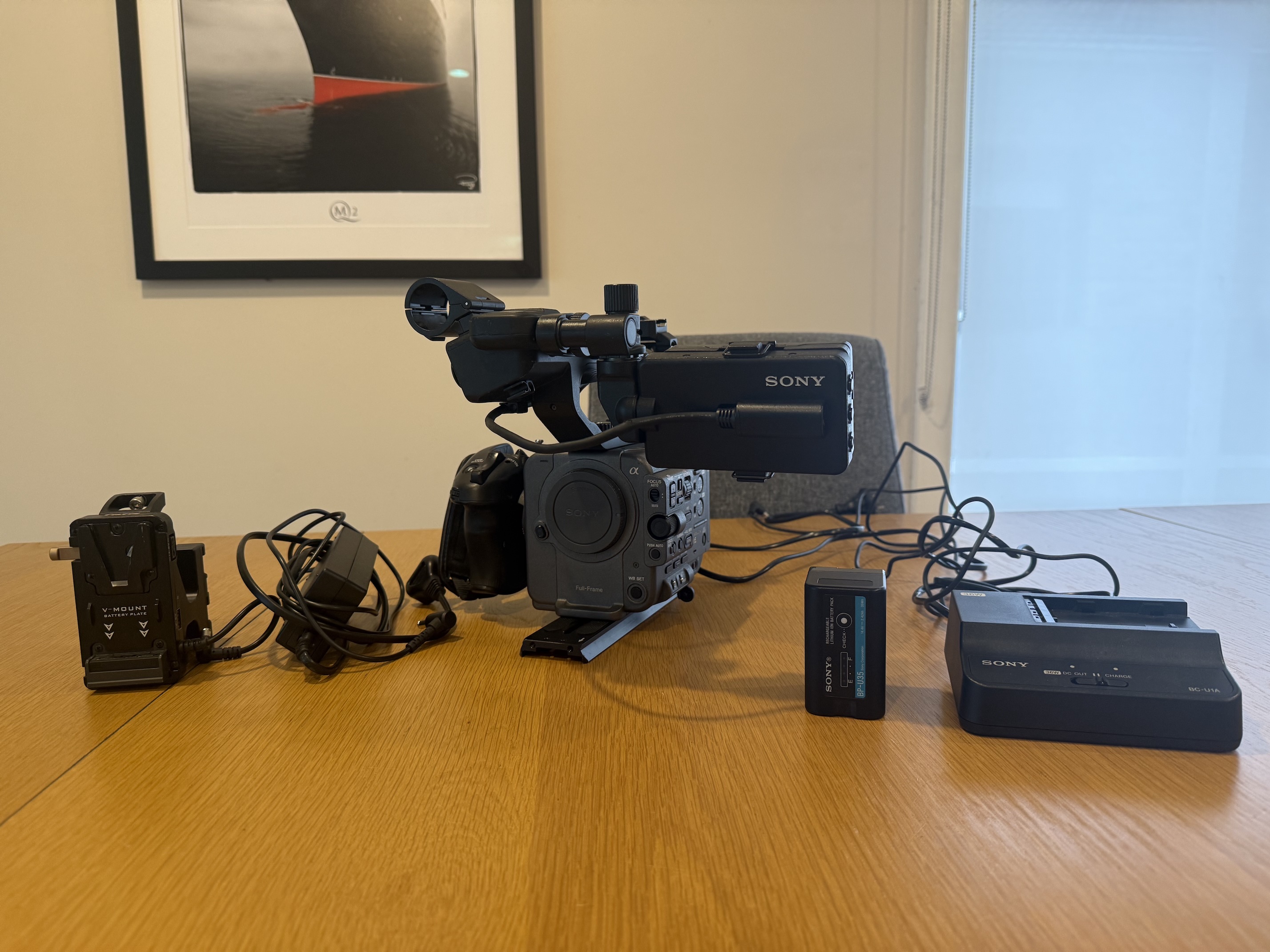 Sony FX6 + Batteries + V-Lock Plate