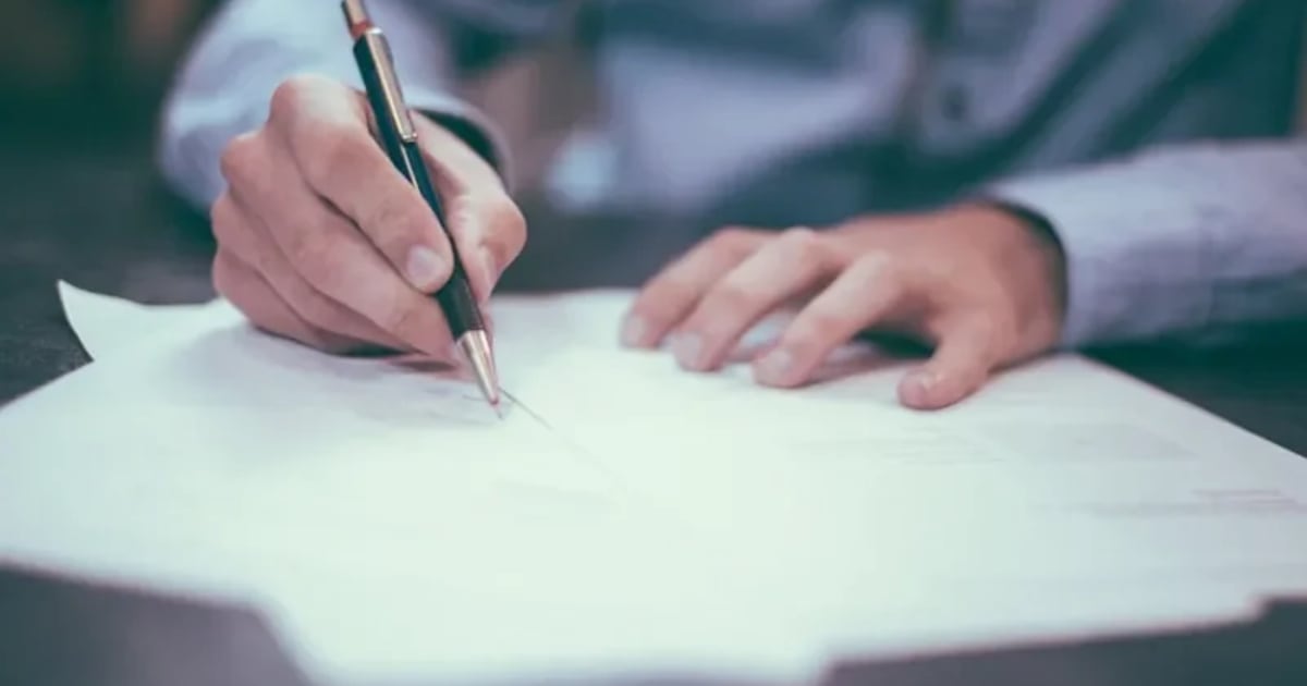 How to Write a Standout Remote Work Resume in 2025 - Remote work article featured image