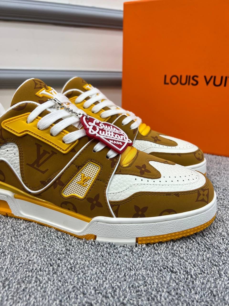 Louis Vuitton Sneaker - Golden & White