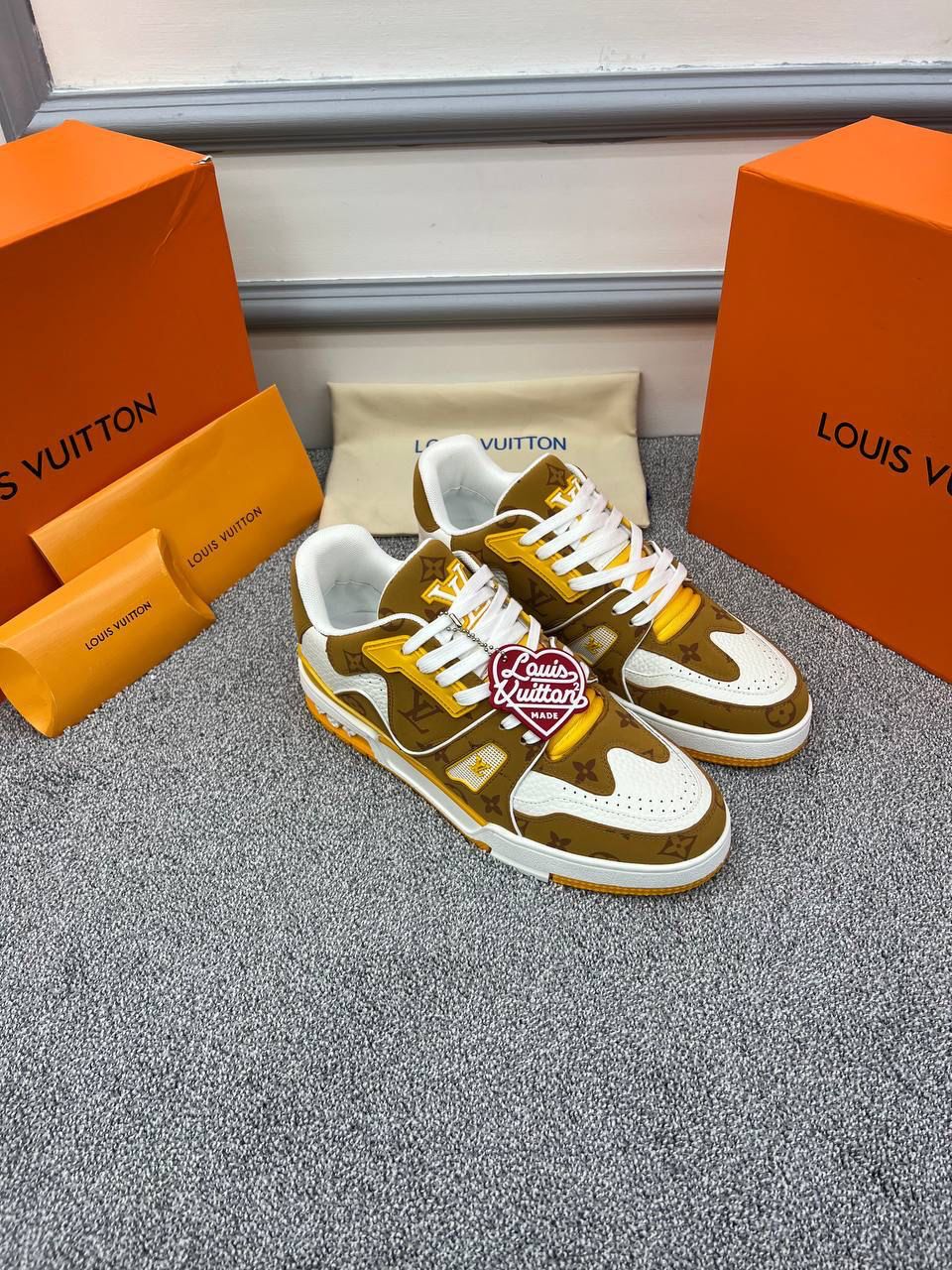 Louis Vuitton Sneaker - Golden & White