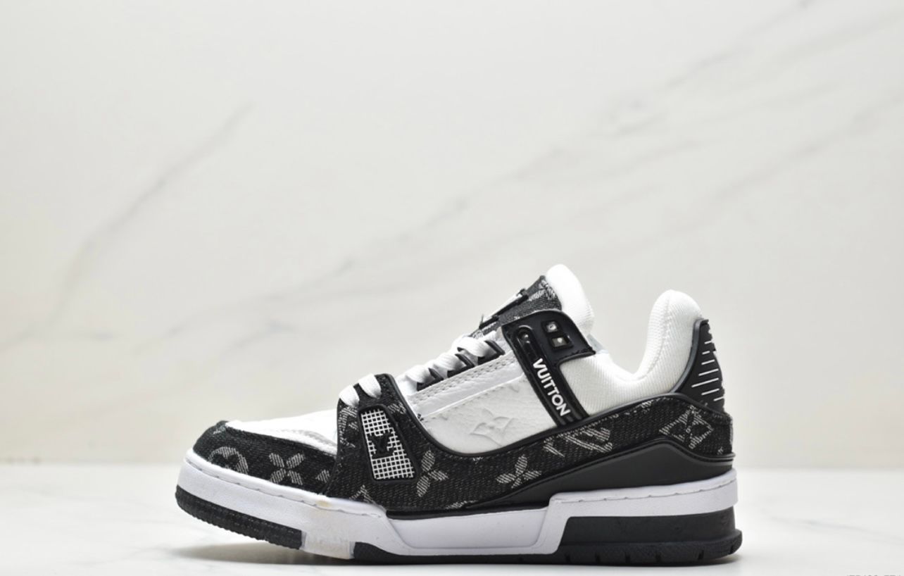 Louis Vuitton Trainer - Black & White