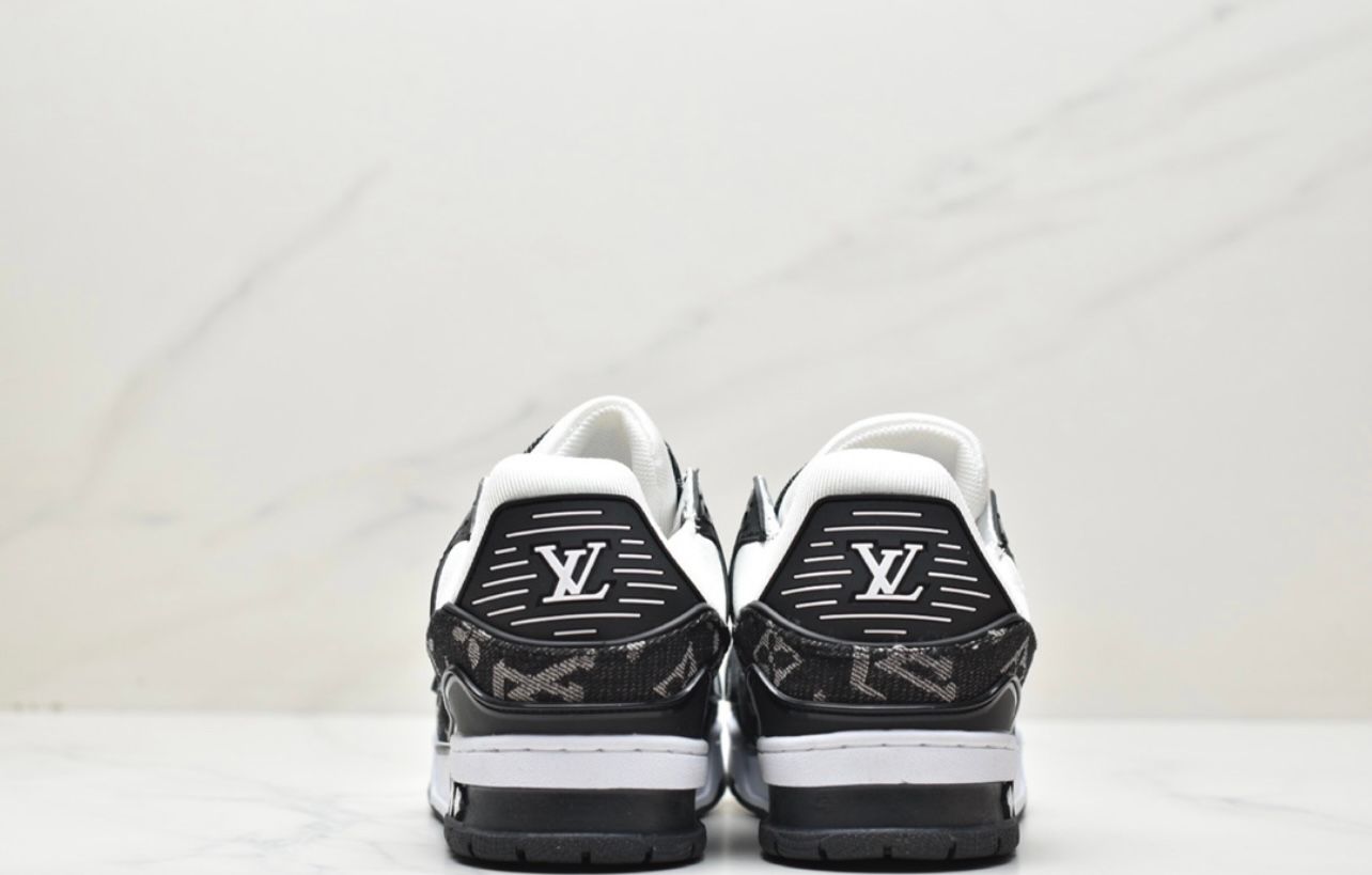 Louis Vuitton Trainer - Black & White