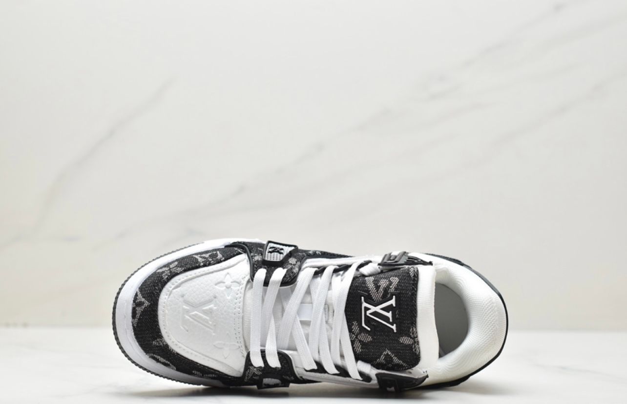 Louis Vuitton Trainer - Black & White