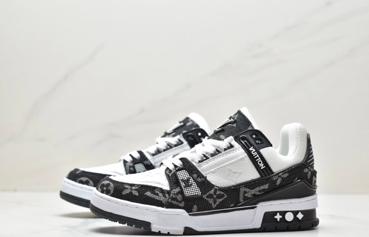Louis Vuitton Trainer - Black & White