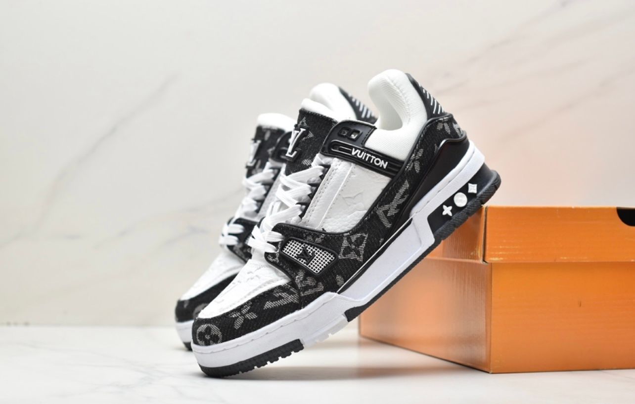 Louis Vuitton Trainer - Black & White