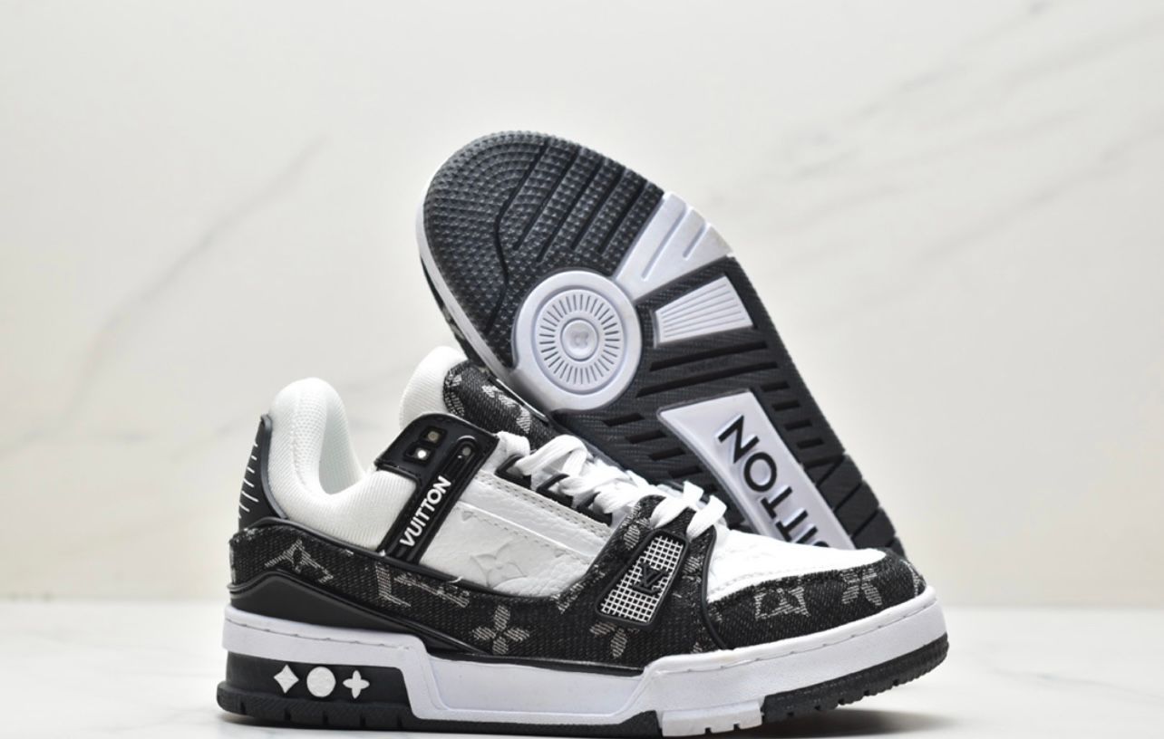 Louis Vuitton Trainer - Black & White