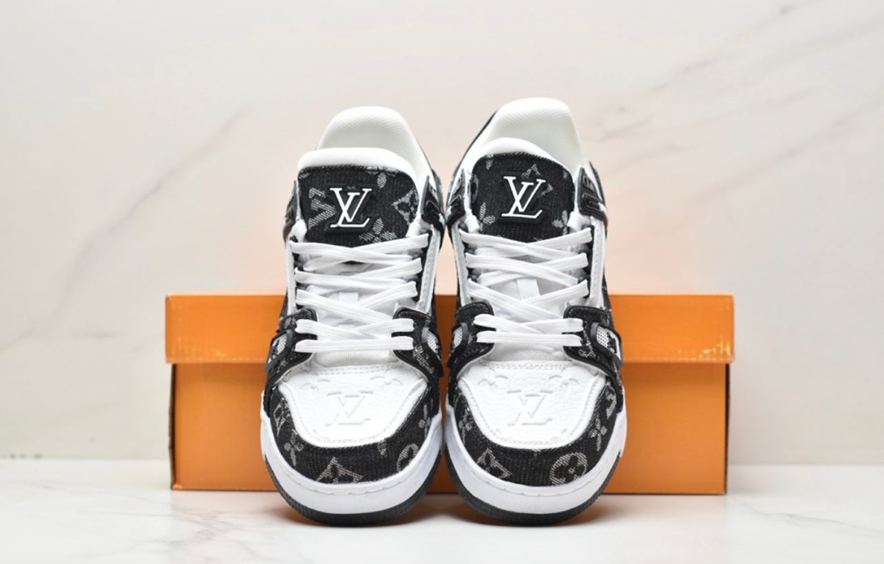 Louis Vuitton Trainer - Black & White