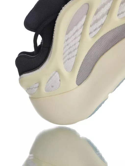 Yeezy Runner 700 V3″Azael”