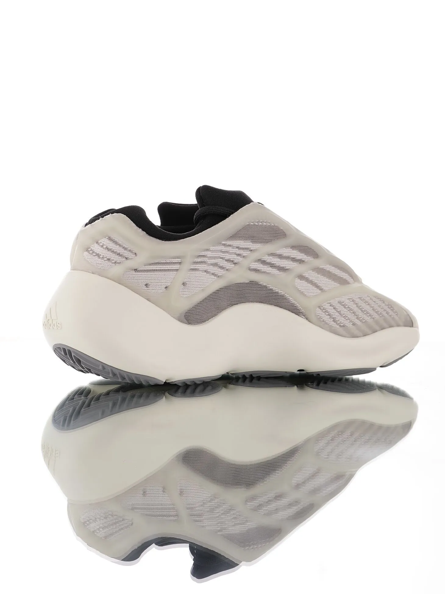 Foam Runner Yeezy Boost 700 V3″White/Black”