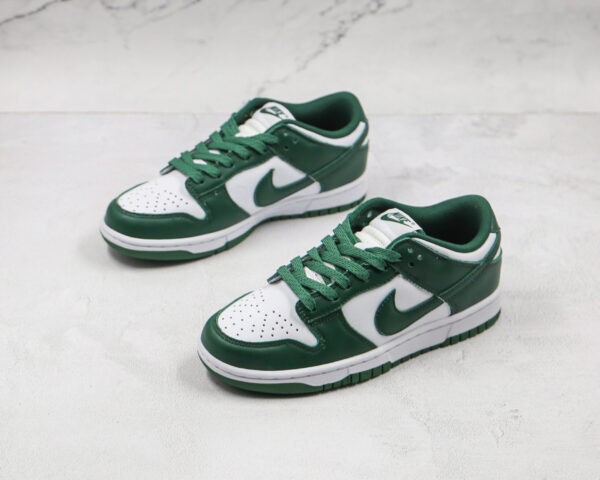 NIKE SB Dunk Low