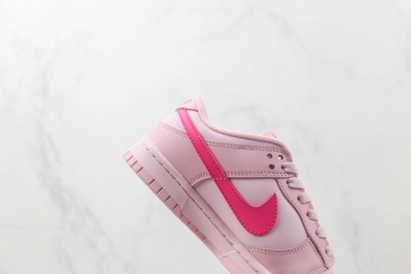 NIKE DUNK LOW Dunk SB Triple Rosa