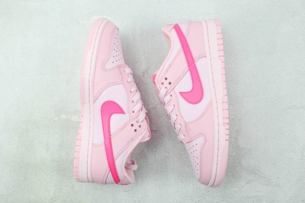 NIKE DUNK LOW Dunk SB Triple Rosa