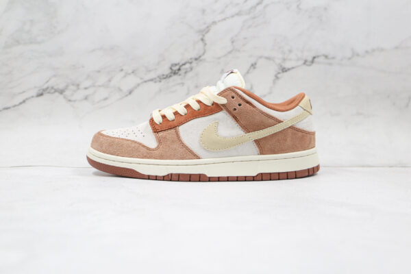 NIKE Dunk Low PRM ‘Medium Curry’