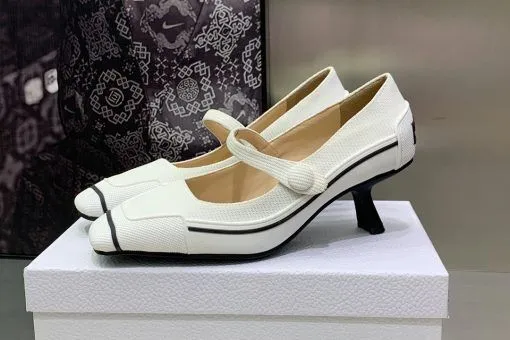Sandal