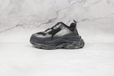 Balenciaga Triple Black dirty shoes