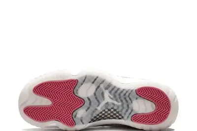  Jordan 11 Retro Low pink snakeskin